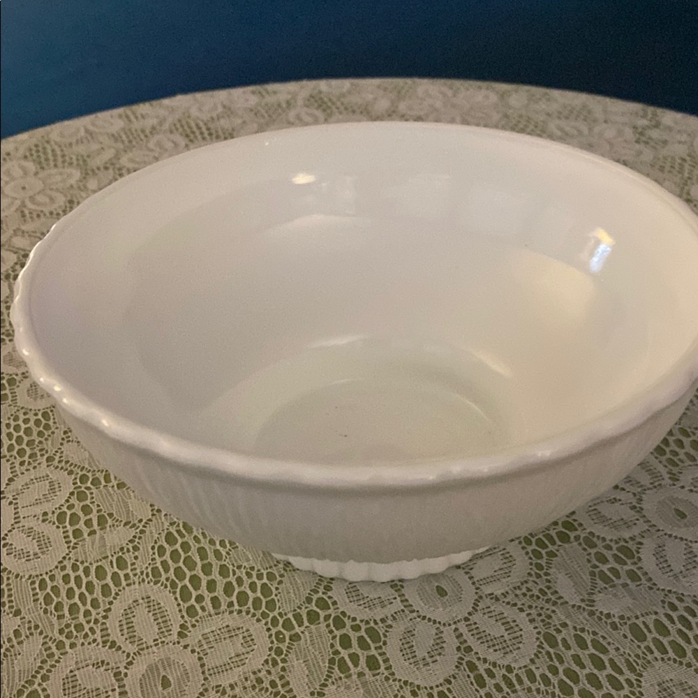 Classic FTD Vintage 1975 White Ceramic Flower Bowl - Picture 3 of 4